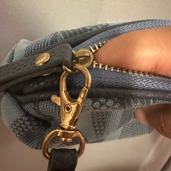 Manaola Blue Wristlet - Picture 6 of 9